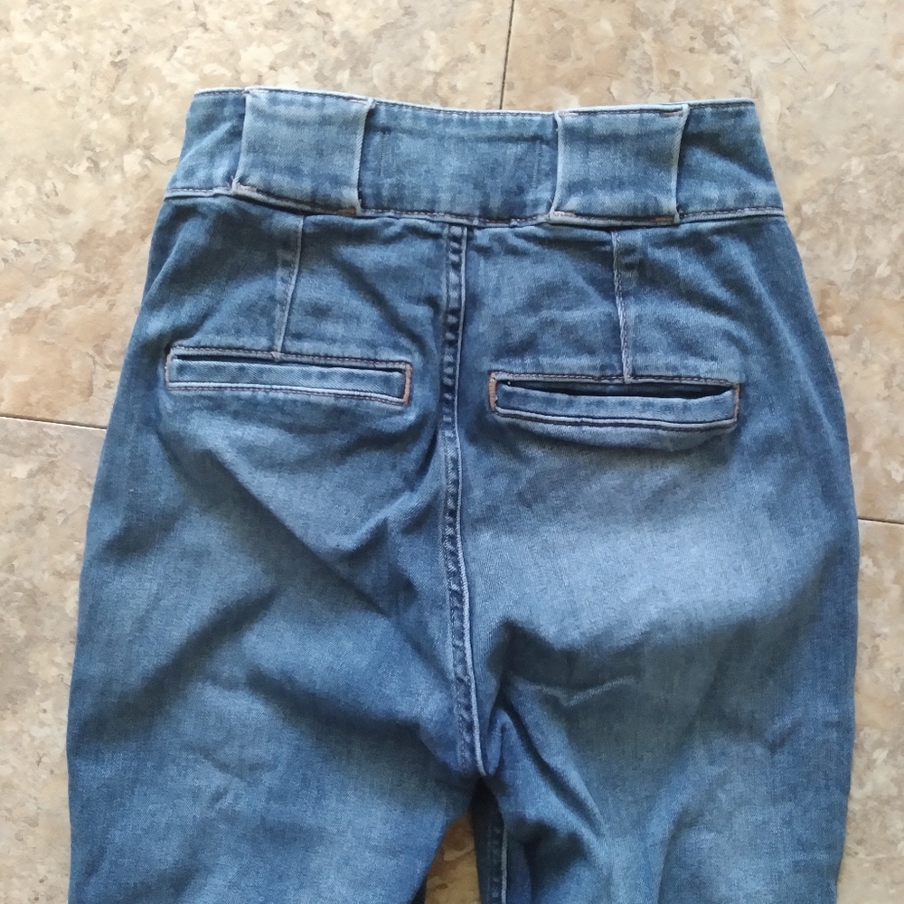 Hollister Ultra High-Rise Mom Jeans, size 00R - Picture 6 of 10